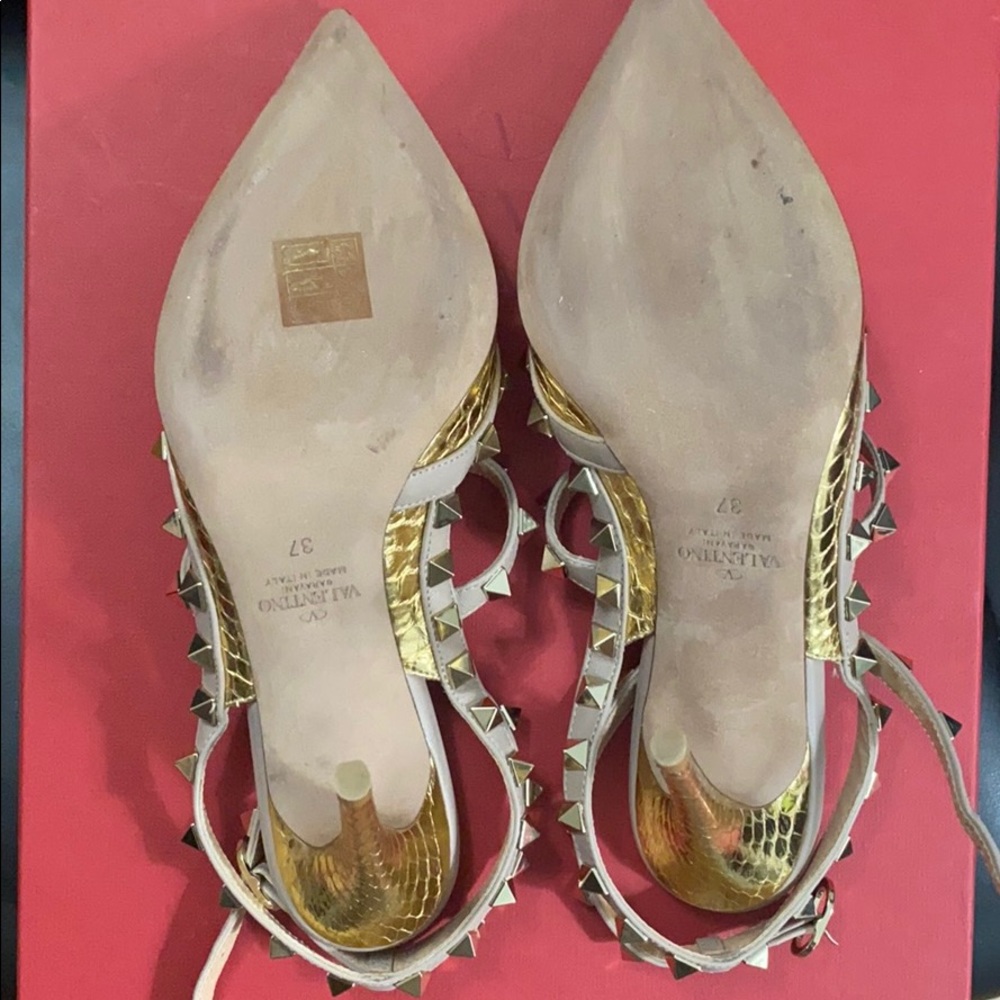 Valentino Garavani RockStud gold ankle strap pump - Picture 8 of 8